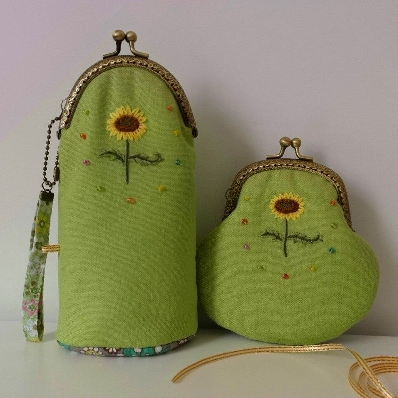[果綠向日葵系列] 手工刺繡桶形口金包零錢包 蛙口長形收納包 - 化妆包/杂物包 - 棉．麻 绿色