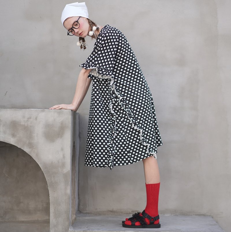 小点点花边连身裙-黑白底两色可选 - imakokoni - 洋装/连衣裙 - 棉．麻 黑色