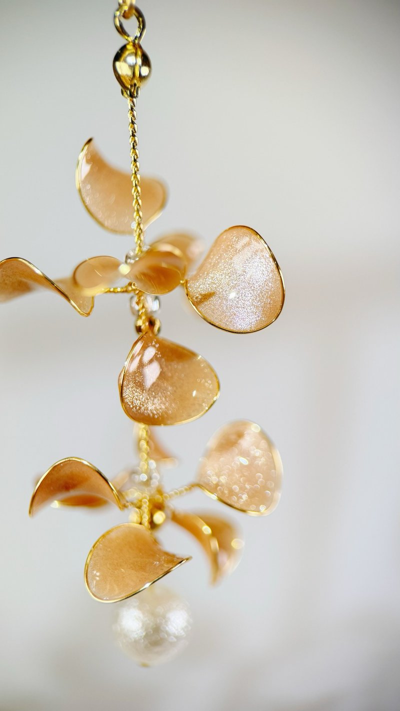 #006_2 作品6号  飘飘花裙-沙漠肤金 手作饰品【cindyandtong】 - 耳环/耳夹 - 树脂 金色