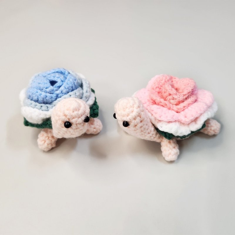 背着玫瑰花的宝石小乌龟 钩针编织 手作成品 - 摆饰 - 棉．麻 粉红色