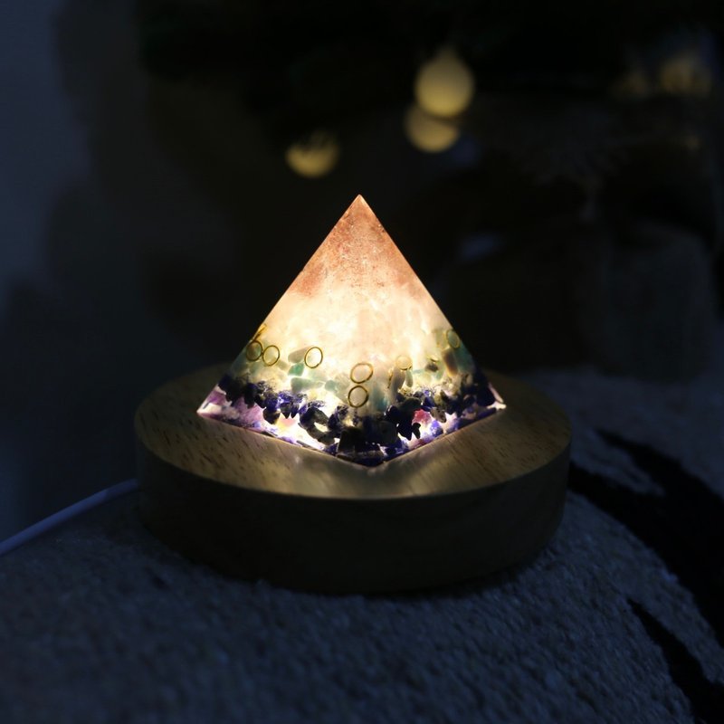 【母亲节礼物】捕梦网生命之花轻透感奥刚金字塔小夜灯Orgonite水 - 灯具/灯饰 - 水晶 粉红色