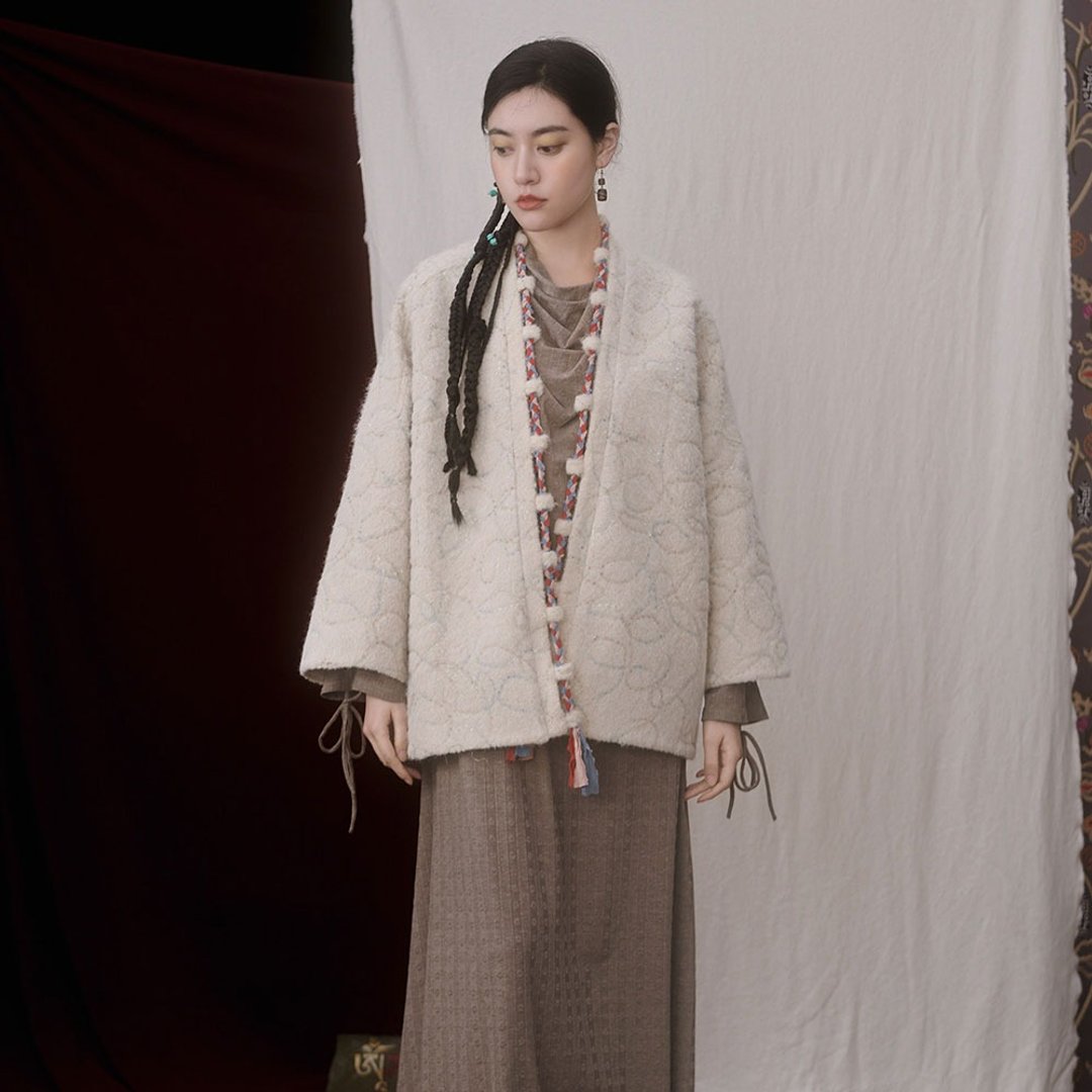 復古刺繡藏風開衫 / 毛呢編繩紅藍配色 / 詩意核心設計外套 - 女装休闲/机能外套 - 其他材质 白色