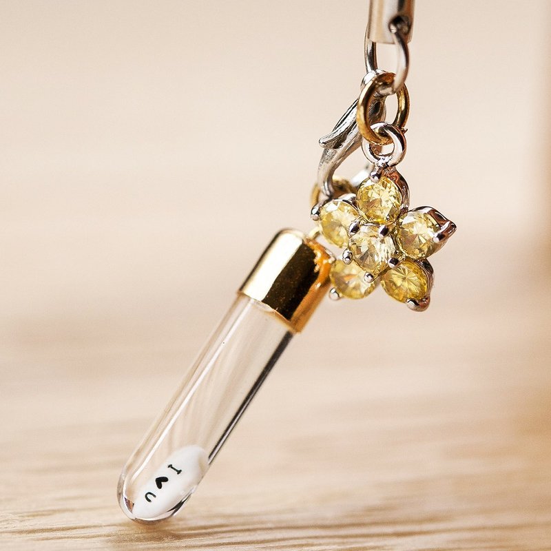 米雕达人工房《手作定制化手机防尘塞吊饰》样式M-黄钻樱花坠饰 iphone android通用3.5mm - 手机座/防尘塞 - 玻璃 金色