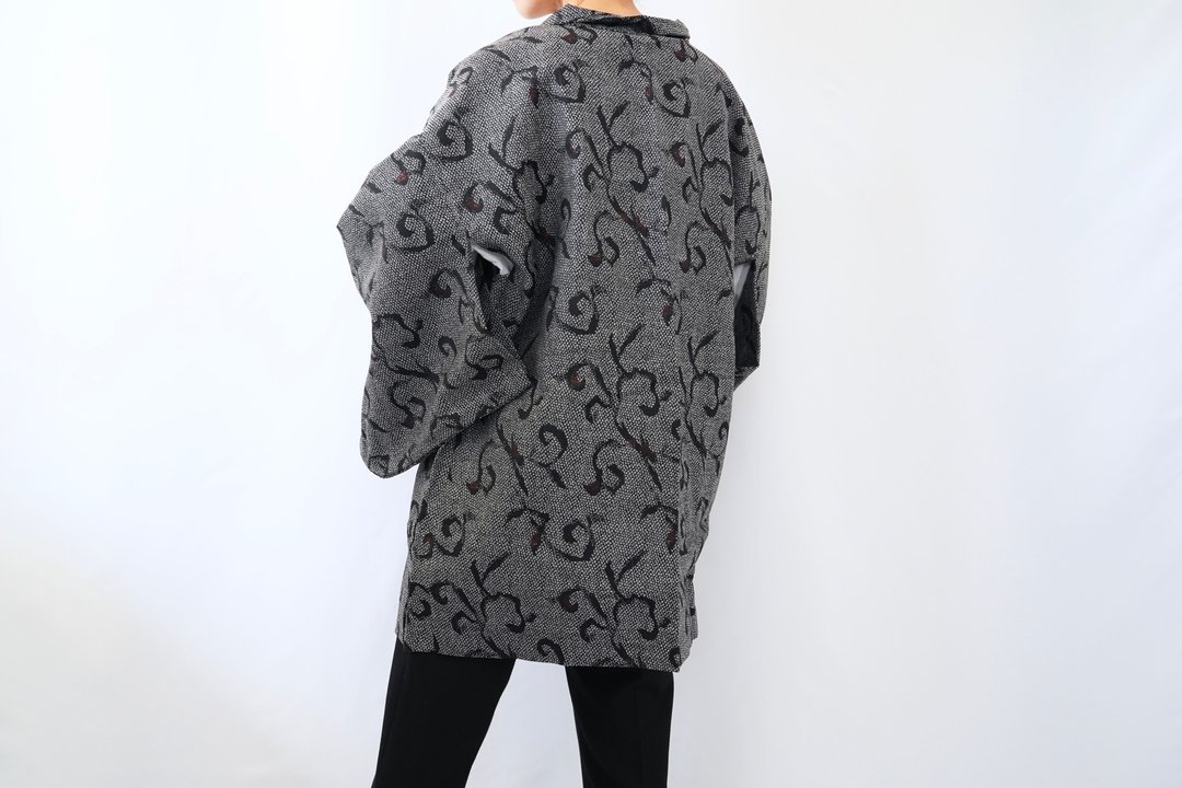 Japanese KIMONO, black kimono, leaf haori, authentic kimono, traditional kimono - 女装休闲/机能外套 - 聚酯纤维 黑色