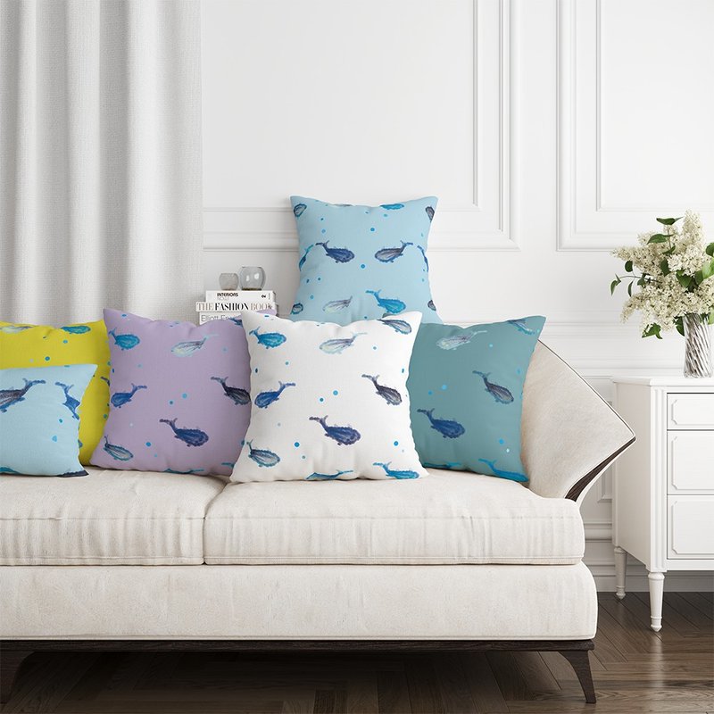 品牌设计抱枕套 悠游鲸鲨(三个一组) - 枕头/抱枕 - 聚酯纤维 