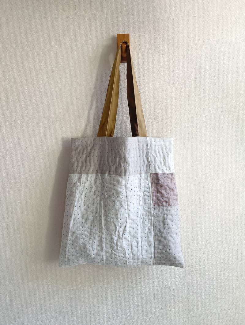 日本制造 Sashiko 拼布手提包 柔软麻手提包 升级再造靛蓝染色蓝染 - 手提包/手提袋 - 棉．麻 白色