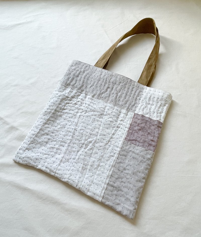 日本制 刺子缝 Sashiko Patchwork托特包 柔软亚麻托特包 Upcycle 升级再造 蓝染 Aizome - 手提包/手提袋 - 棉．麻 白色