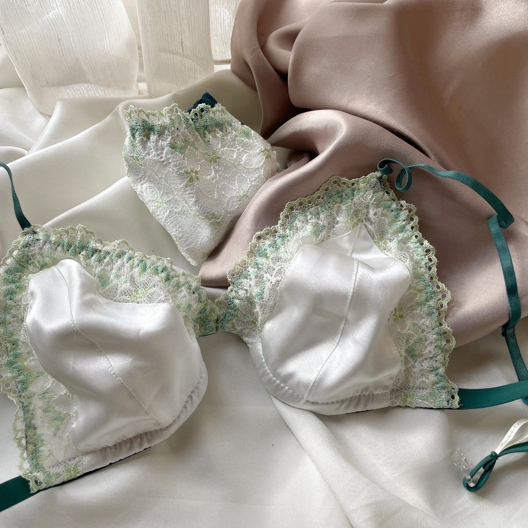 *下单前请务必详阅*
商品型号：set2p
套组：(内衣 + 内裤) = 690 泰铢 - 女士内衣裤 - 其他材质 