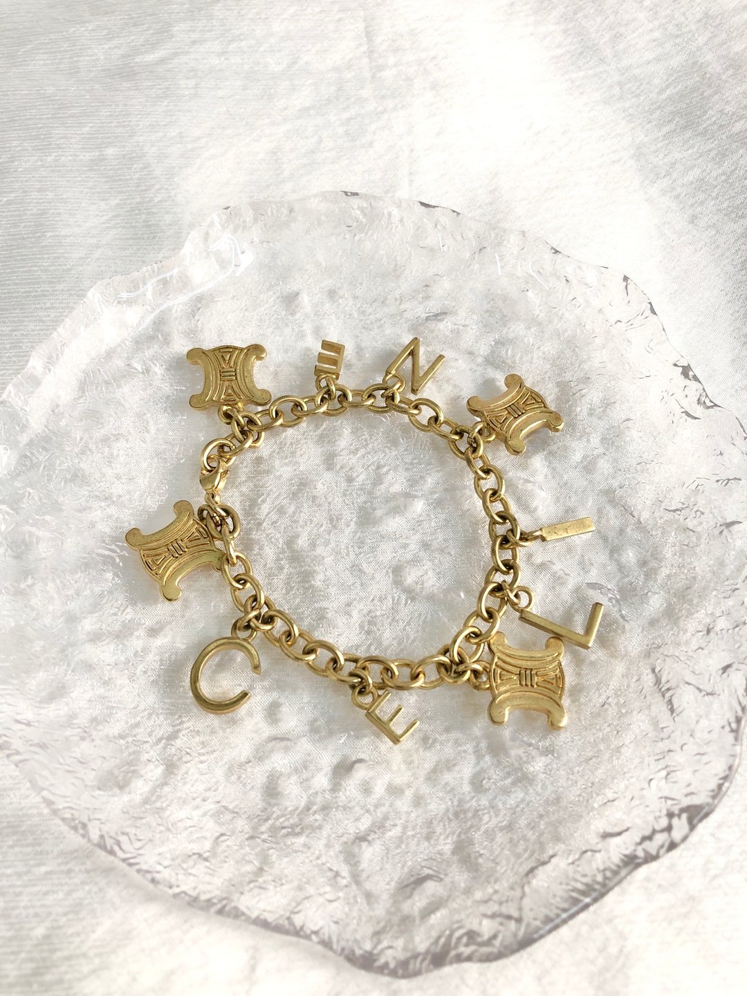 【日本直送 名牌中古包】CELINE 赛琳 手链 金色 徽章 字母 logo design vintage 古董 3zjt5y - 手链/手环 - 其他材质 金色