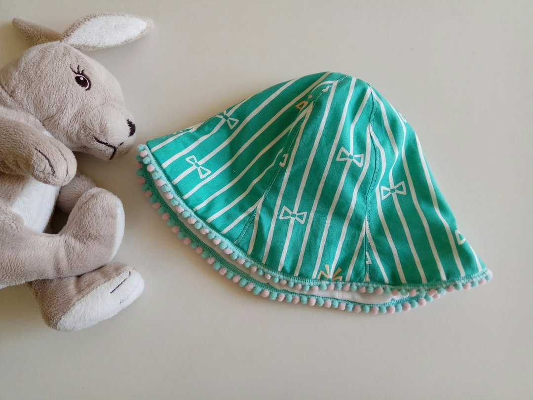 绿底白线条 棉球婴儿软帽 弥月礼物 宝宝帽 渔夫帽 婴儿帽 - 满月礼盒 - 棉．麻 绿色