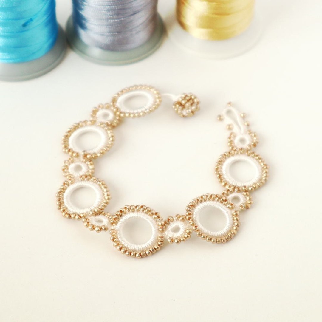 OYA crochet Bracelet【RING】White & Gold - 手链/手环 - 绣线 白色