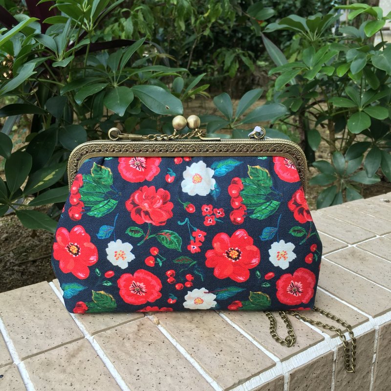 山茶花 口金斜挎包 18cm口金包 Girlskioku~* - 侧背包/斜挎包 - 棉．麻 红色