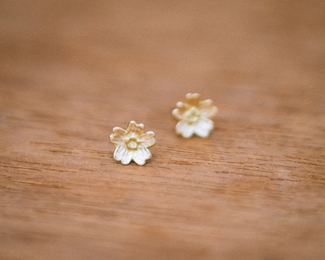 18k earrings - Sakura earrings - Cherry Blossom - Japanese earrings - solid gold - 耳环/耳夹 - 其他金属 金色