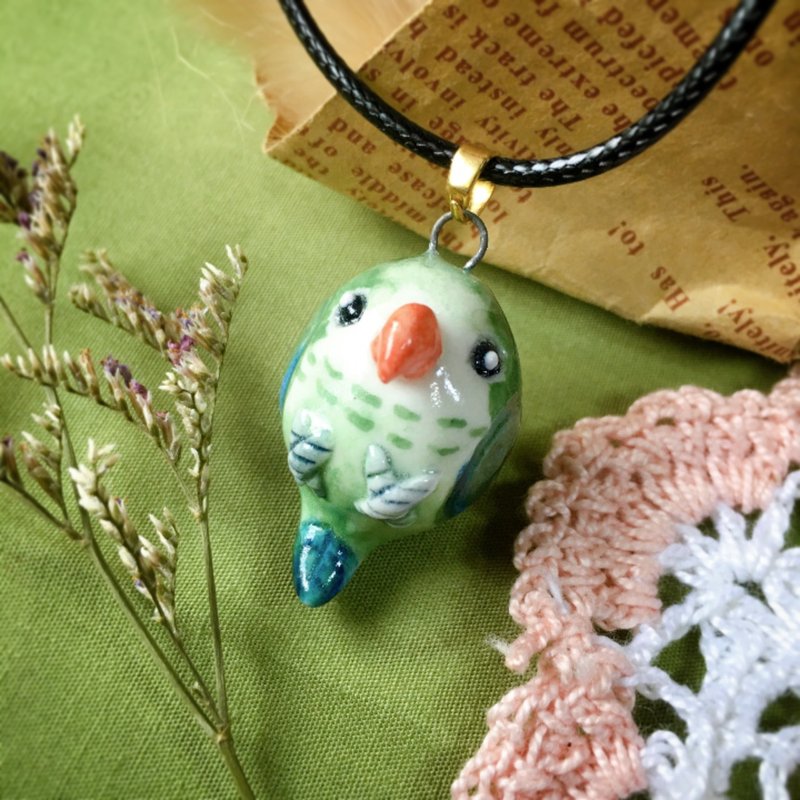【手作陶艺】香水精油项链-绿和尚鹦鹉 手作陶艺 扩香香氛礼盒 圣 - 项链 - 瓷 绿色