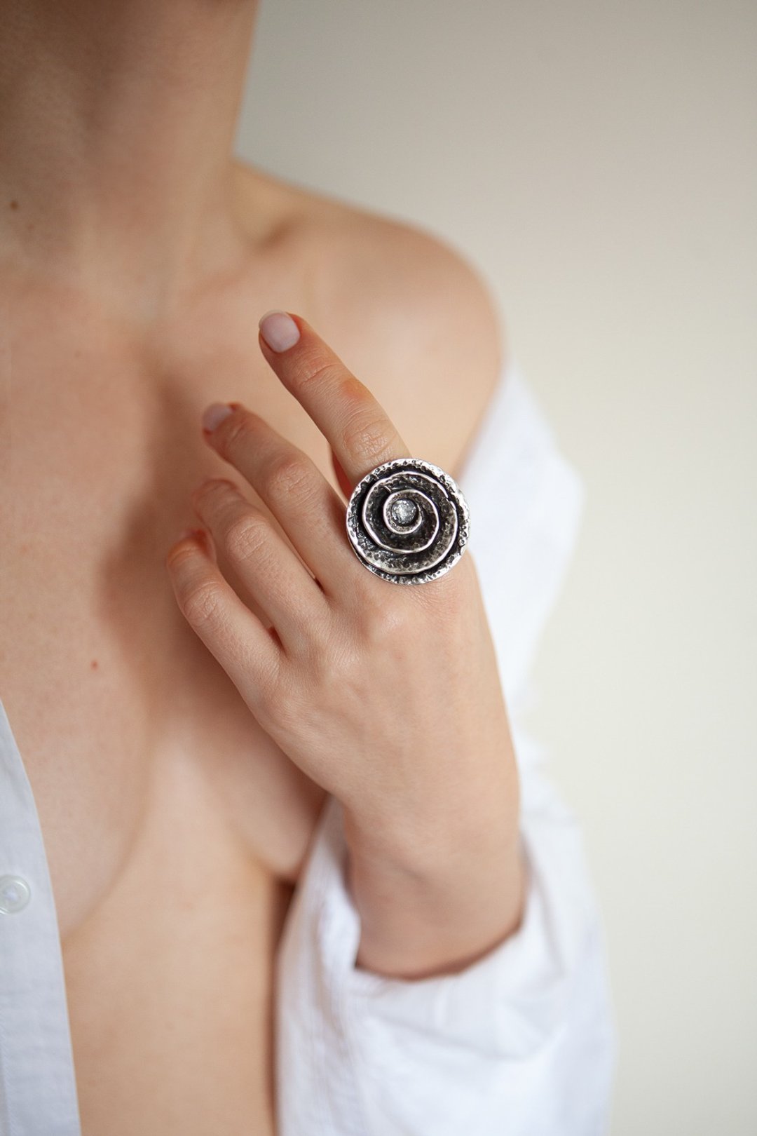 Round ring, Flower ring, Brass and silver ring, Large ring, Handmade ring - 戒指 - 铜/黄铜 银色