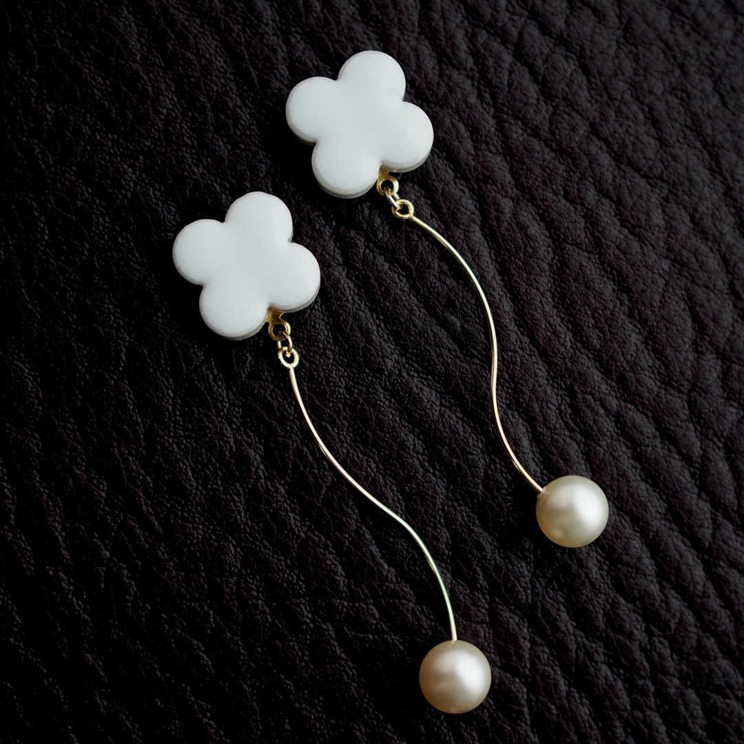 白色美浓烧花砖与水晶珍珠耳环/耳夹 传统工艺品 - 耳环/耳夹 - 陶 白色