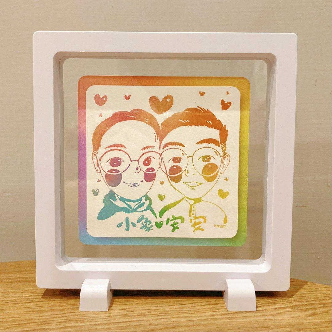 【彩虹设计】似颜绘 - 薄膜展示框 / 人像画 / 宠物画 /定制化 - 订制画像 - 塑料 