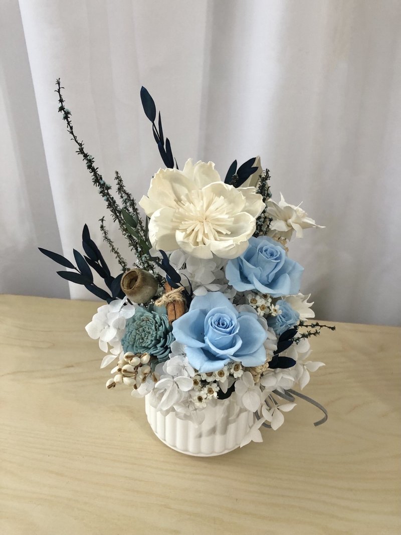 冰山美人 桌花  优雅 祝贺 玫瑰 永生花 干燥花 开幕花礼 送礼 - 干燥花/捧花 - 植物．花 蓝色