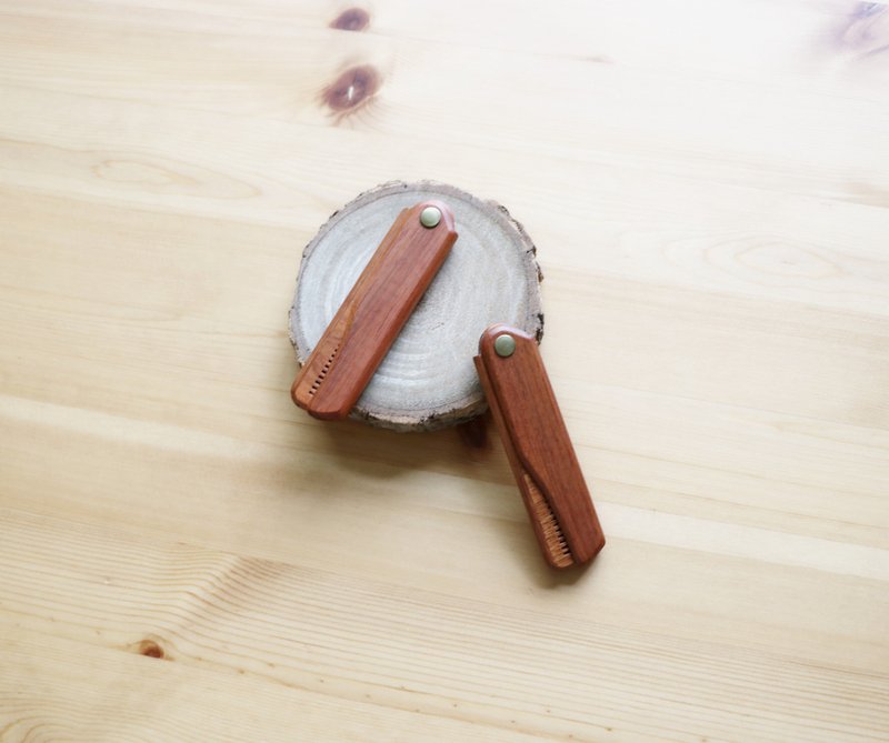 【微瑕品特惠】花梨木折叠梳/红酸枝半月扁梳 - 彩妆刷具/镜子/梳子 - 木头 