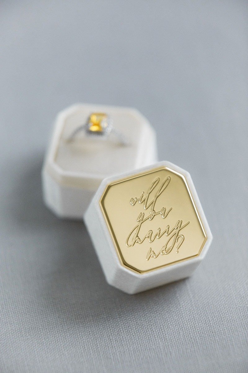 八角形丝绒戒指盒 - OCTAGON PETITE - 手工复古婚礼求婚订婚 - 戒指 - 其他材质 白色