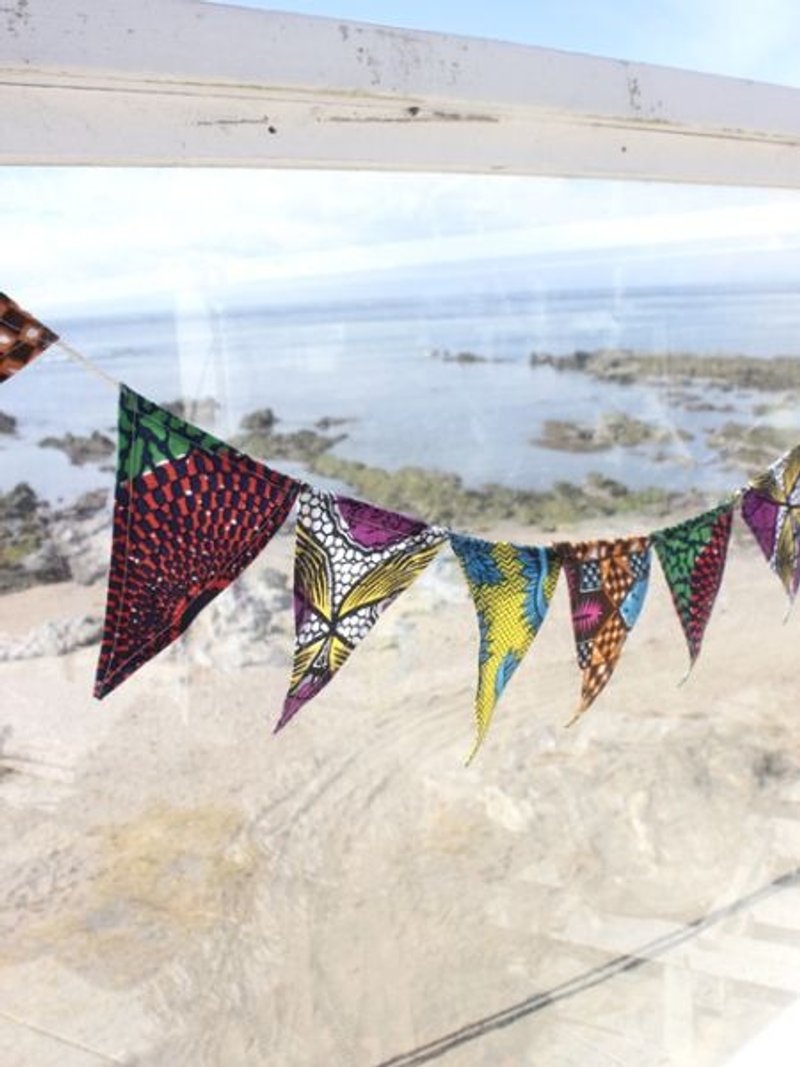 【热门预购】非洲花图腾三角旗 ISAP7269 露营 送礼 情人节 布置 - 摆饰 - 棉．麻 多色