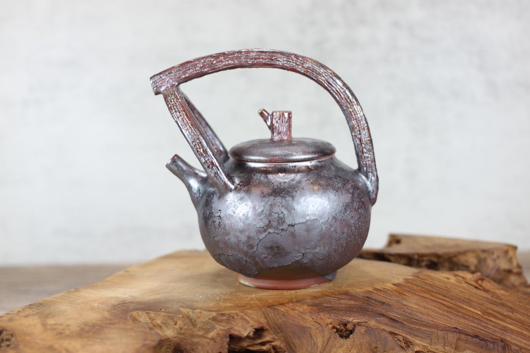【沐春生活】250ml 天目柴烧 木纹提梁茶壶 叶敏祥手作精品 - 茶具/茶杯 - 瓷 