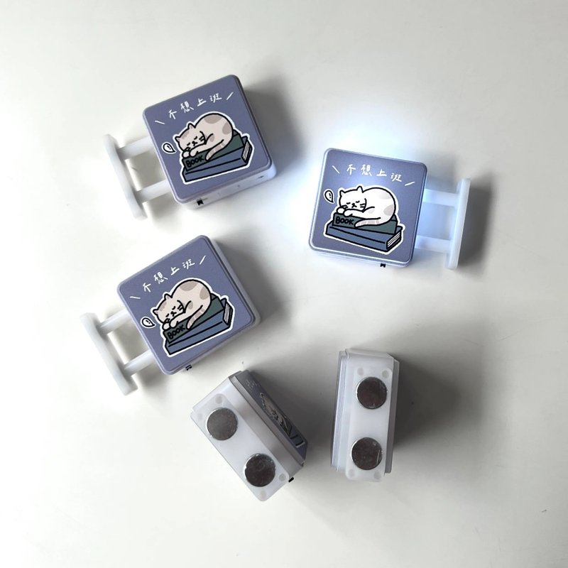 【Fluffy Meow 厌世喵】不想上班 小灯箱磁铁 - 冰箱贴/磁贴 - 塑料 多色