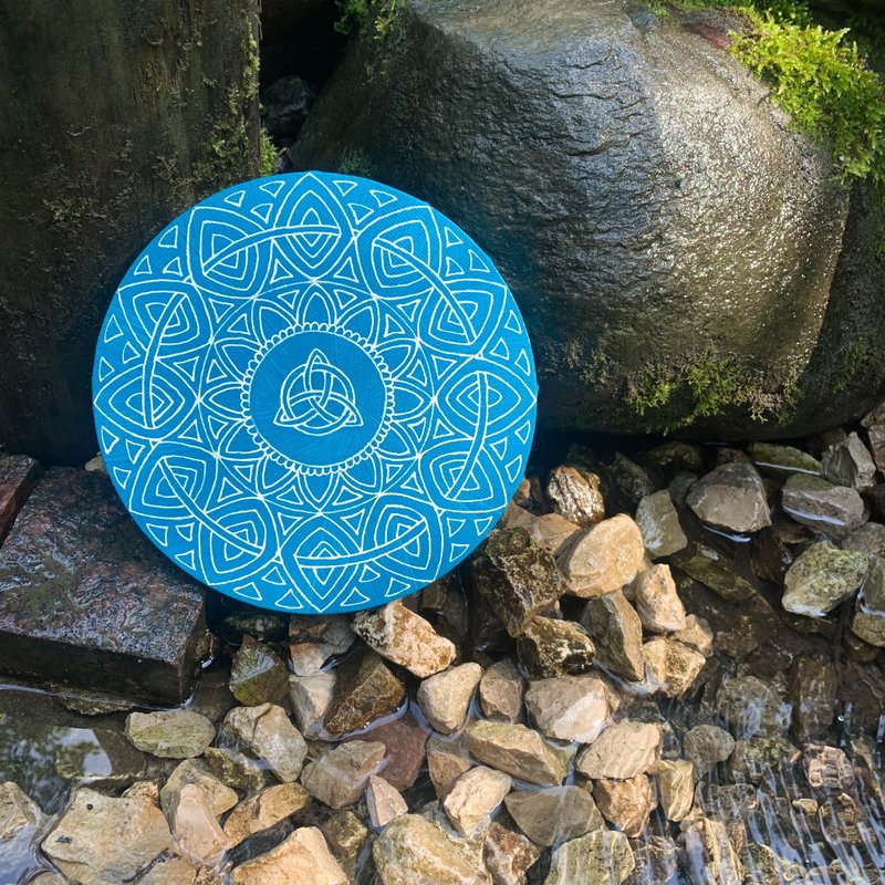 Celtic Shamrock mandala Triquetra symbol painting Meditation ethnic wall art - 墙贴/壁贴 - 压克力 蓝色