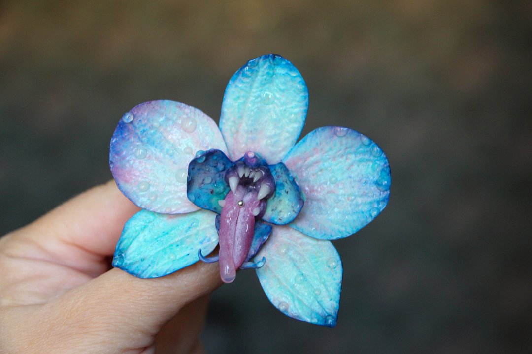 兰花胸针 花朵胸针 独特礼物 - 胸针 - 粘土 蓝色