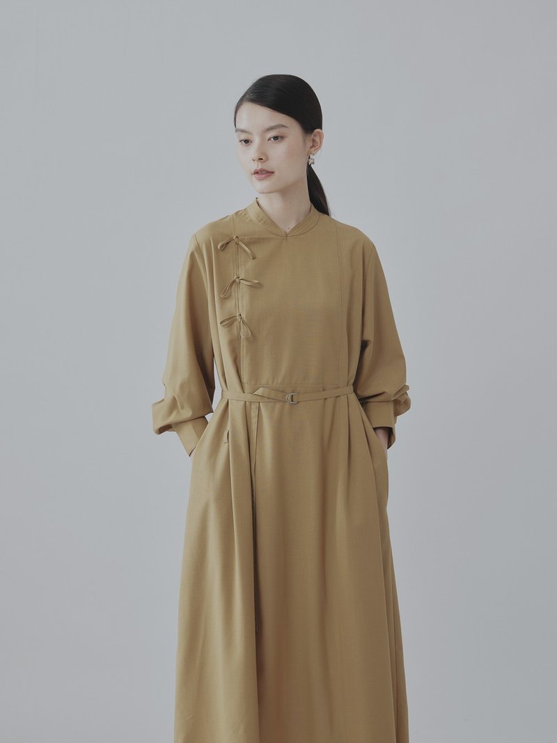 新中式绑带收腰连衣裙2022秋宽松舒适慵懒风长袖立领衬衫裙 - 洋装/连衣裙 - 羊毛 卡其色