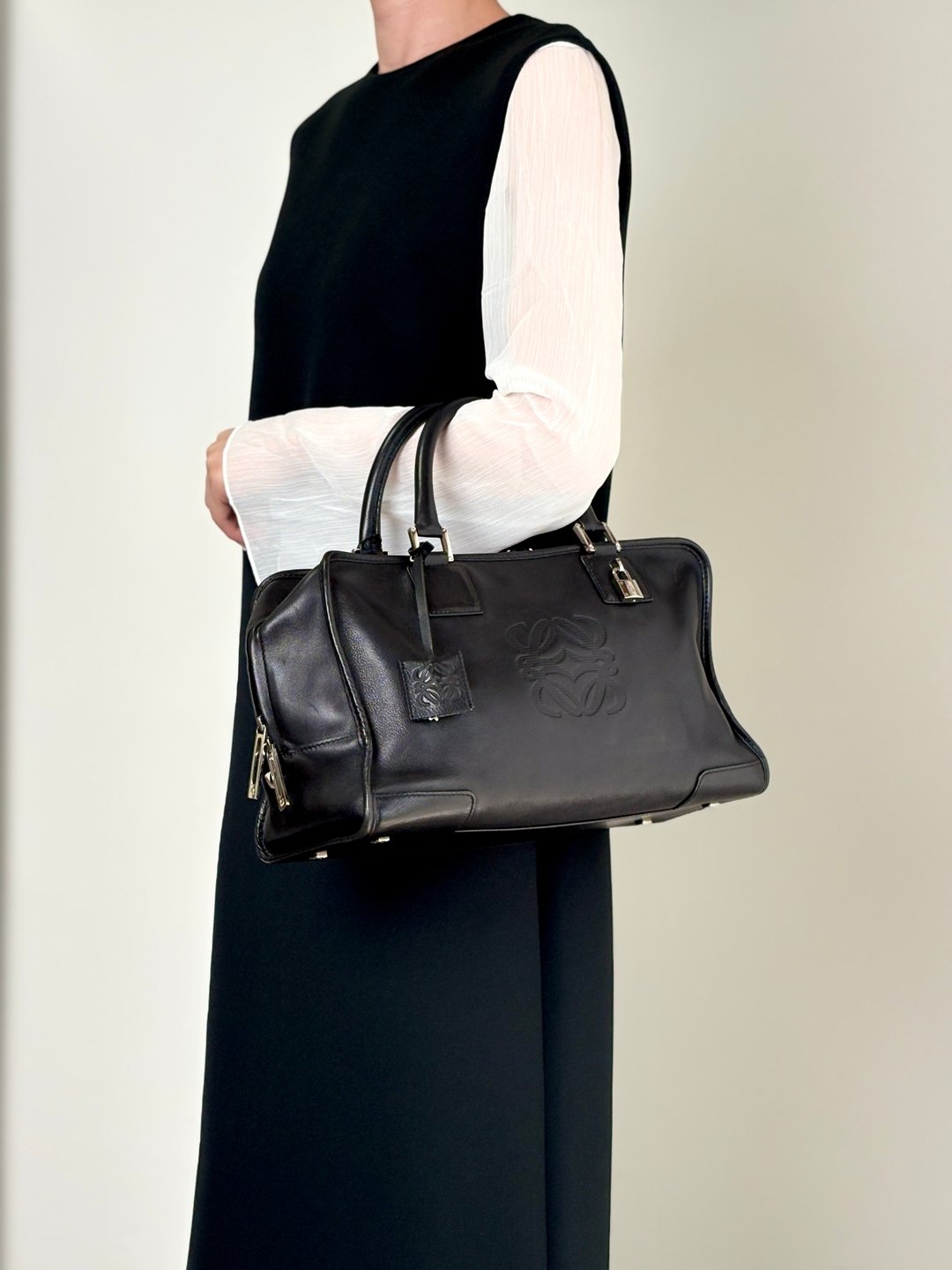 【日本直送名牌中古包】LOEWE 罗意威 Amazona 36 手提包 黑色 Anagram 图案 皮革 迷你波士顿包 vintage 旧款 gc7zrx - 手提包/手提袋 - 真皮 黑色