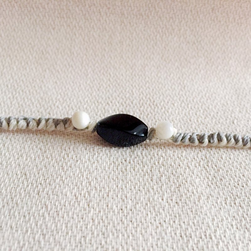 极简风天然石手工订制手链（细圆款）｜翻转人生｜黑玉髓 缟玛瑙｜天然海洋贝｜手作极简轻珠宝｜设计师纯手工制作｜防水防汗｜量身订做 - 手链/手环 - 宝石 黑色