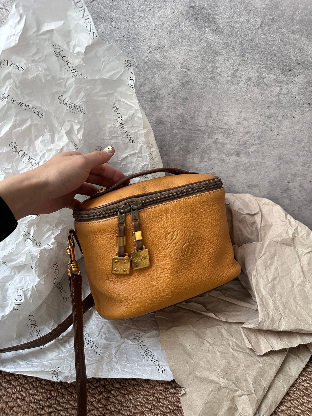 中古包 Loewe 罗意威 焦糖饼干相机包 - 手提包/手提袋 - 真皮 咖啡色