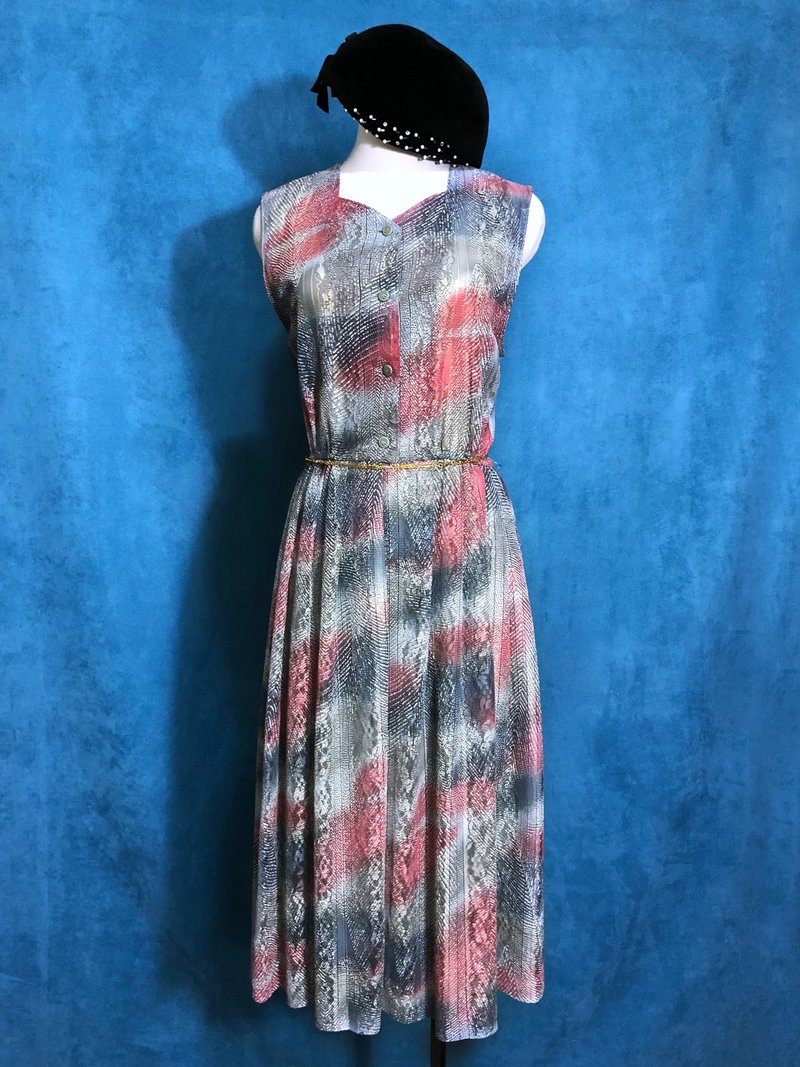 特殊领渐层蕾丝织纹轻古董无袖洋装/ 国外带回 VINTAGE - 洋装/连衣裙 - 聚酯纤维 多色