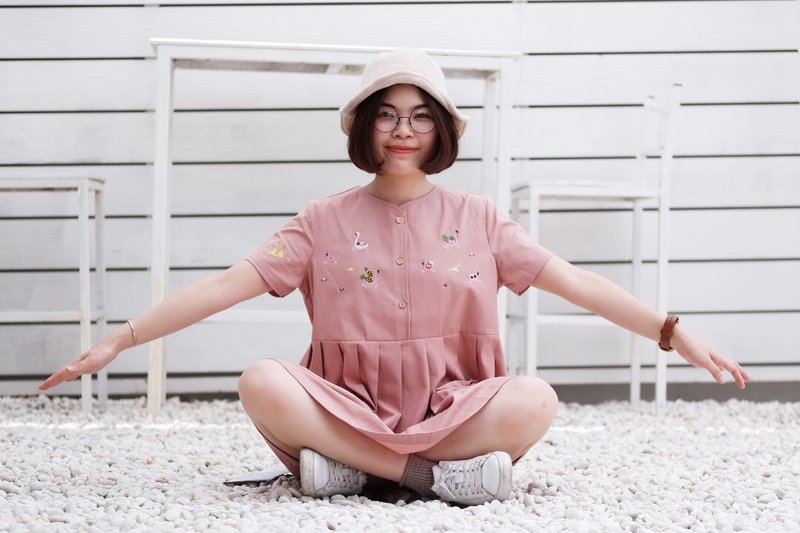 MuMu Dress (Flamingo) : Peach Pink - 洋装/连衣裙 - 绣线 粉红色