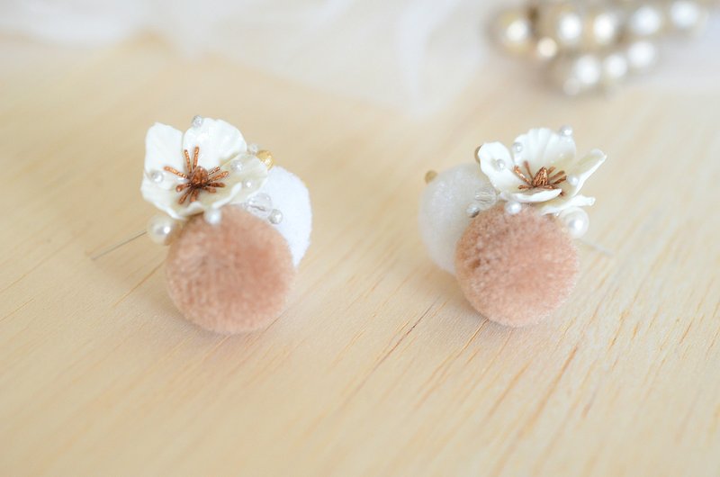 银莲花 褐白毛球 纯银耳环/耳夹 - 耳环/耳夹 - 粘土 咖啡色