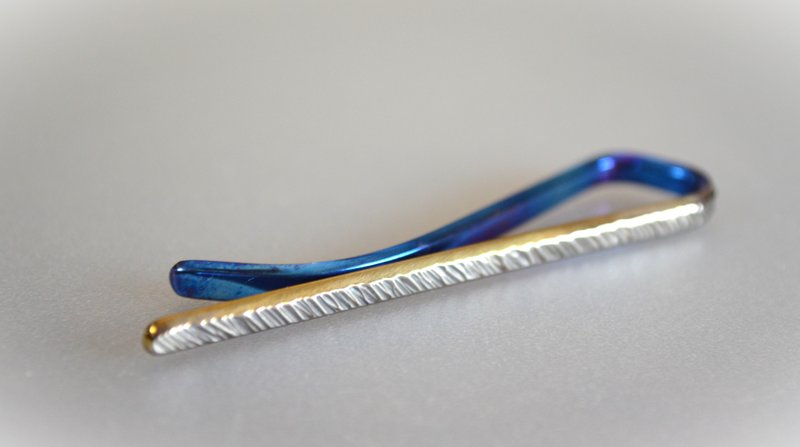 钛金属领带夹・锻造纯钛领带夹・锤纹闪耀引人遐想・52mm - 领带/领带夹 - 其他金属 多色