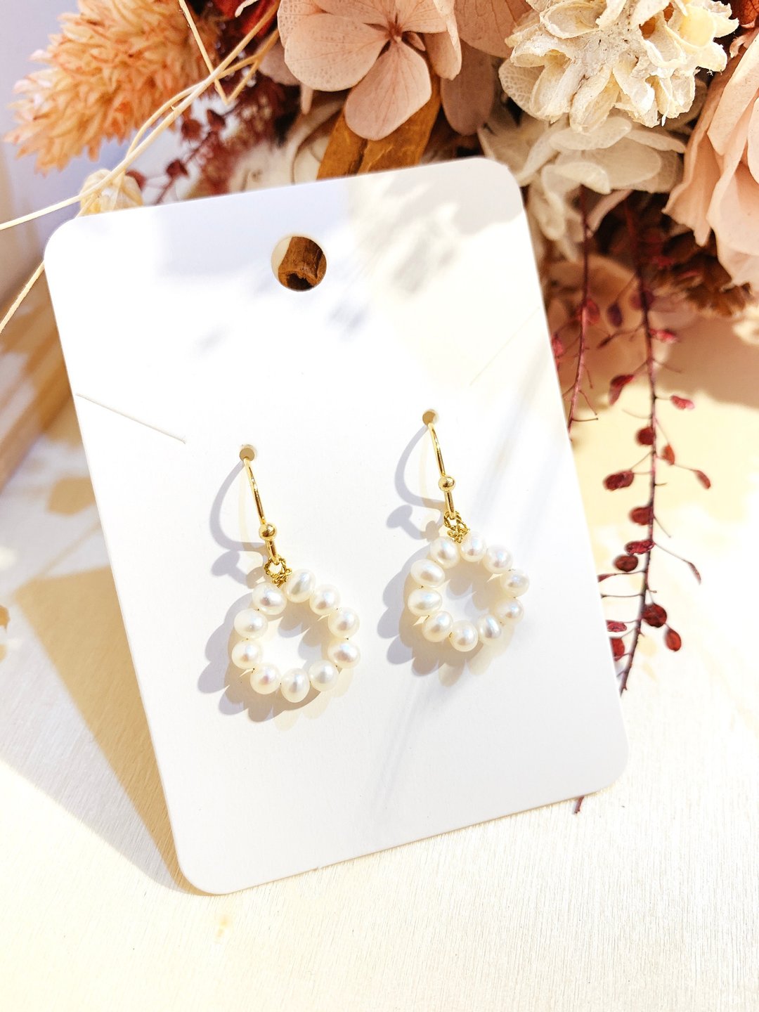 Ops pearl earrings- 铜包金/可爱/珍珠/耳环/甜美/可改夹/细腻 - 耳环/耳夹 - 铜/黄铜 白色