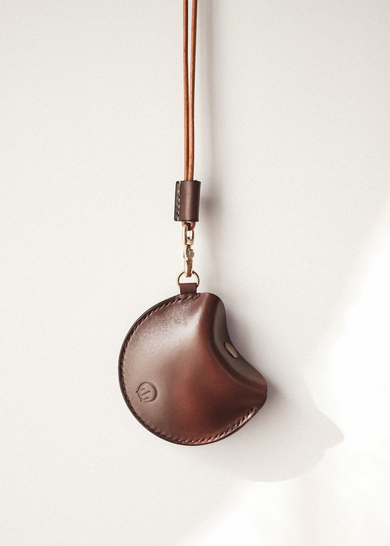 HUANGS 艹一田人【精选商品】零钱颈挂圆包 COIN CASE - 零钱包 - 真皮 咖啡色