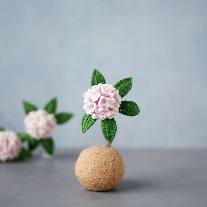 沈丁花胸针　(花/瑞香春/夏/青色/礼物/手工编织/四季折々) - 胸针 - 绣线 粉红色