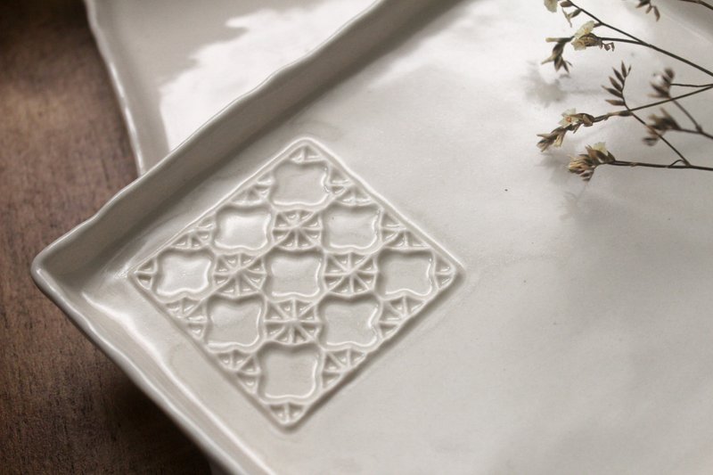 - 窗花点心盘 -　 |铁花窗|铁窗|设计|生活|手作|器皿|瓷器|白 - 浅碟/小碟子 - 瓷 白色