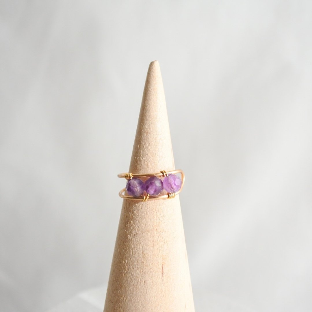 Amethyst Ear Cuff – Gold – Natural Stone - 戒指 - 其他金属 紫色
