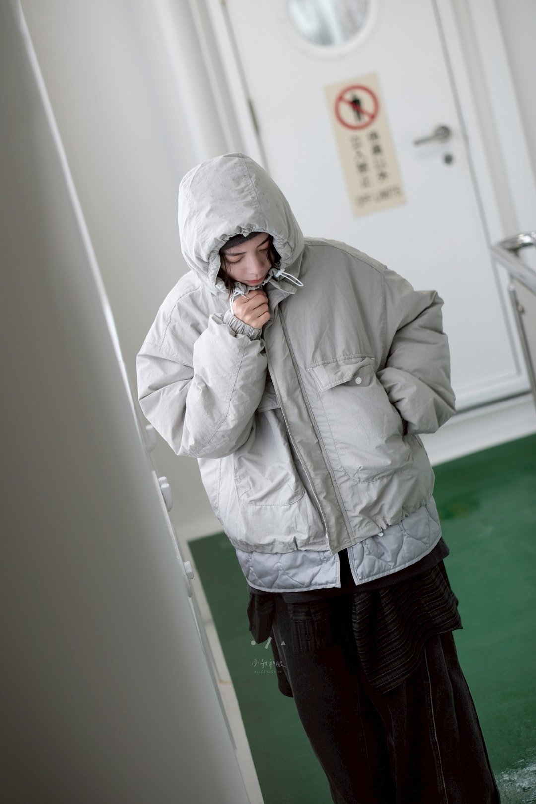 大岛轻轻大口袋拼接连帽外套 - 女装休闲/机能外套 - 棉．麻 灰色