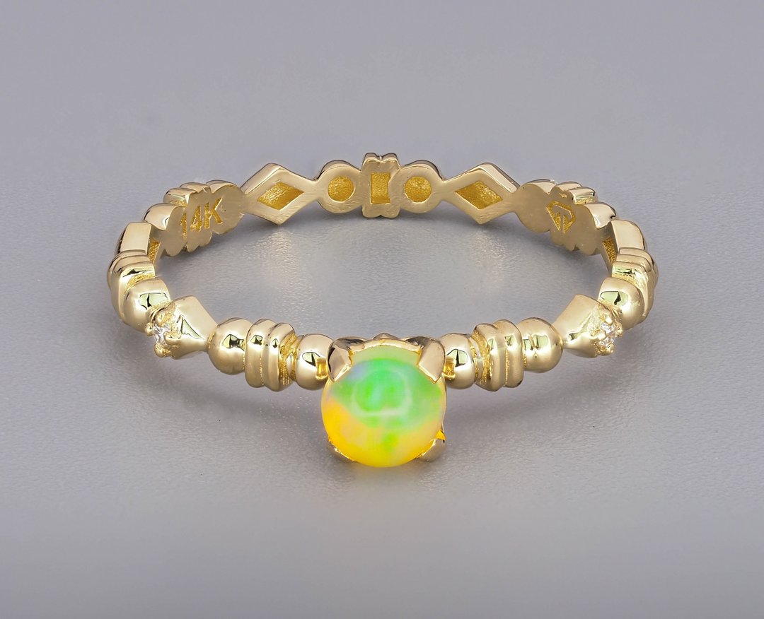 Gold ring with opal and diamonds. - 戒指 - 贵金属 金色