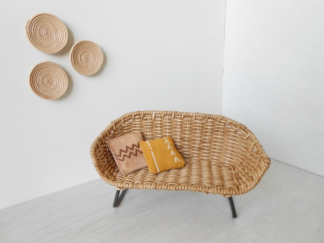 1:12 miniature wicker sofa. Dollhouse furniture - 玩偶/公仔 - 纸 