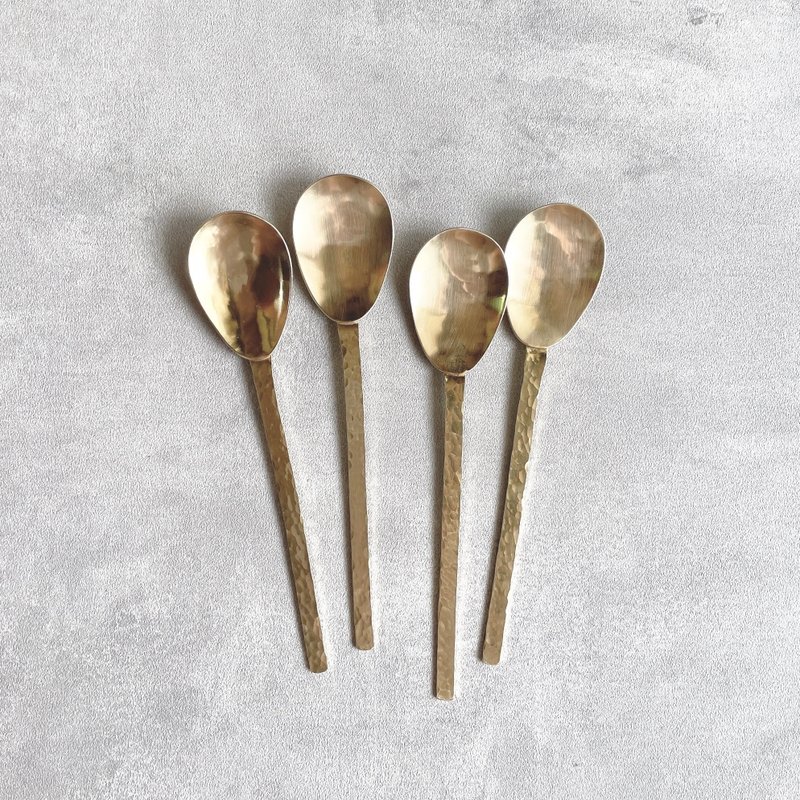 Shizuku - 简单的锤制黄铜勺子，大号 - 餐刀/叉/匙组合 - 铜/黄铜 金色