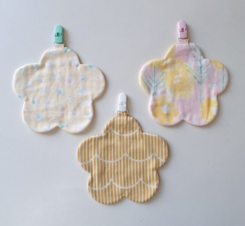 【5日内出货】花朵 夹式擦汗巾  手帕巾 小手帕  擦手巾 幼儿 - 围嘴/口水巾 - 棉．麻 多色