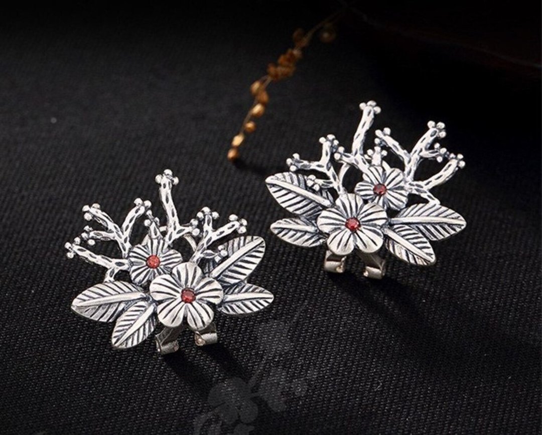 Real S 999 Silver Women Fine Jewelry Vintage Engraved Flower Studs Earrings - 耳环/耳夹 - 纯银 银色