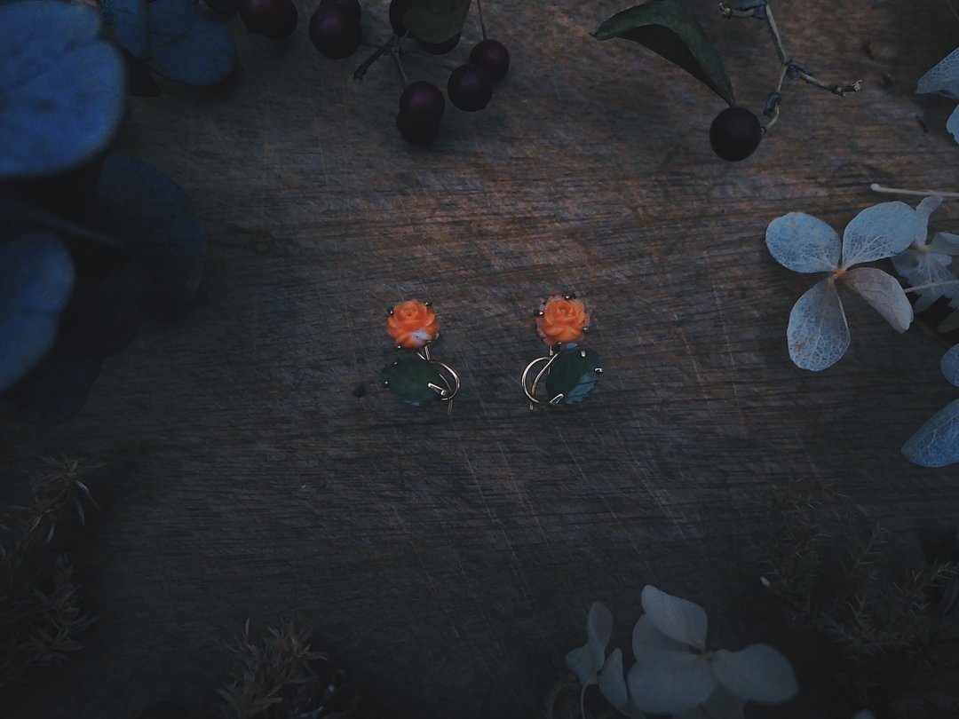 Krementz 珊瑚玫瑰翡翠叶雕刻耳环・美国古董首饰Vintage Jewelry - 耳环/耳夹 - 其他材质 