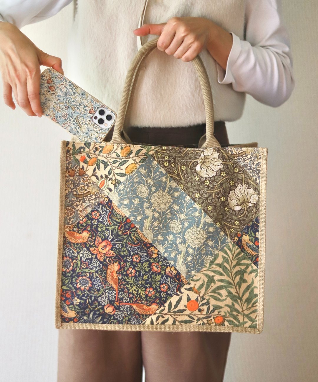 Jubilee 威廉莫里斯联名款 麻质托特包 内层防水设计 Patchwork (拼贴) - 手提包/手提袋 - 棉 多色